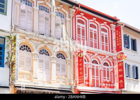 Botteghe coloniali, Temple Street, Chinatown, zona centrale, Repubblica di Singapore Foto Stock