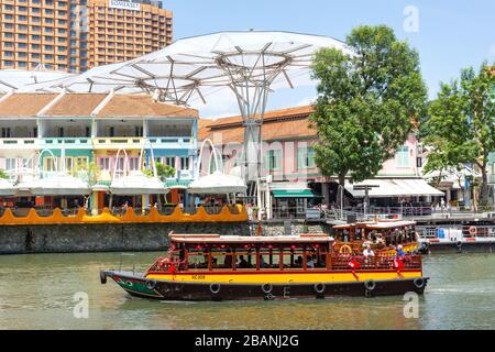 Il Clarke Quay attraverso il Fiume Singapore, il Quartiere Civico, zona centrale, Singapore Island (Pulau Ujong), Singapore Foto Stock
