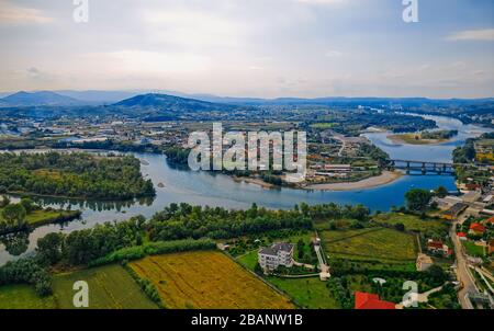 Shkoder Buna fiume natura in Albania panoramica vista aerea Foto Stock