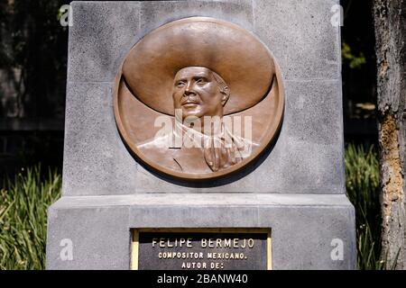 Statua di Felipe Bermejo in Plaza de los Compositores a la Condessa, Città del Messico Foto Stock