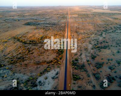 Autostrada aerea di Adventure Way vicino a Thargomindah Bulloo Shire Queensland Australia Foto Stock