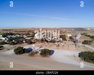 Aereo dell'attrazione del Parco del Mulino trovato nella costa occidentale di Penong nell'Australia del Sud. Foto Stock