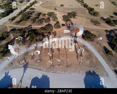 Aereo dell'attrazione del Parco del Mulino trovato nella costa occidentale di Penong nell'Australia del Sud. Foto Stock