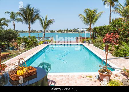 Miami Beach Florida, Normandia Shores, Biscayne Bay Water, lungomare, cortile residenziale, piscina, visitatori viaggio viaggio turistico turismo landma Foto Stock