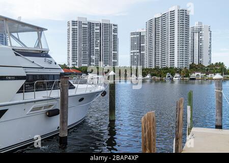 Miami Florida,Aventura,Marina Intracoastal,barche,alto livello,edifici condominali,skyline cittadino,visitatori viaggi turismo turistico Foto Stock