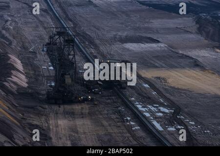 Garzweiler, Germania 07 marzo 2020: Enorme escavatore gommato a benna per carbone marrone Foto Stock