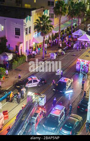 Miami Beach Florida,Ocean Drive,Charlie's Angels,ABC TV,televisione,set,remake,serie,annullato,notte shoot,scena,set,equipaggio,attori,puntelli,visitatori viaggio Foto Stock
