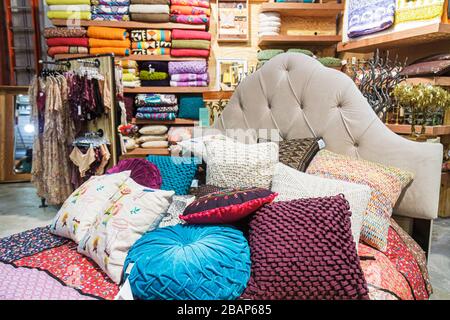 Miami Beach Florida, Collins Avenue, shopping shopper shopping shopping negozi mercati di mercato di vendita di acquisto, negozi al dettaglio business busines Foto Stock