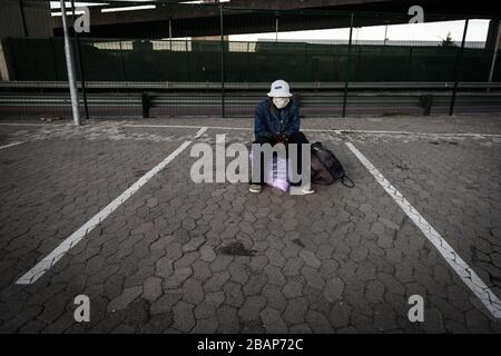 Il blocco nazionale di 21 giorni del Sudafrica per contenere la pandemia di coronavirus include Città del Capo che stabilisce ambienti sicuri per i senzatetto Foto Stock