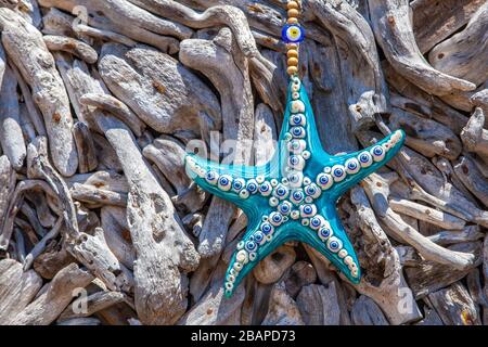 Ristorante sulla spiaggia in Gumusluk, bodrum, Turchia Foto Stock