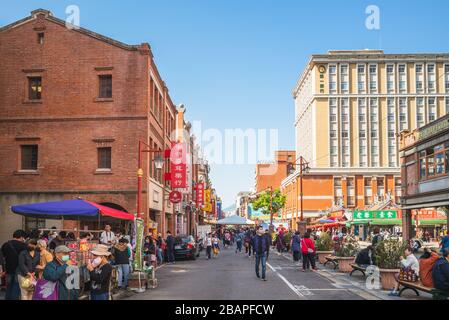 Taipei, Taiwan - 15 Marzo 2020: Dihua Street, il mercato di alimentari piu' popolare per lo shopping dei prodotti Cinesi di Capodanno situato nel quartiere di Datong di Tai Foto Stock