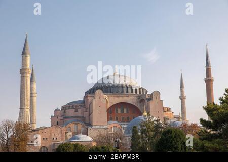 All'interno dell'architettura storica della più grande basilica di Istanbul: Hagia Sophia. Foto Stock