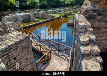 Butrint è il principale centro archeologico dell'Albania ed è protetto dall'UNESCO come patrimonio dell'umanità. L'antica città è stata costruita su Ksami Foto Stock