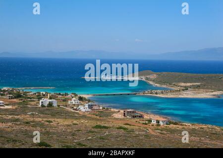 Vista panoramica sul porto di Kythera nel villaggio di Diakofti. Diakofti si trova vicino al famoso relitto della nave 'Nordland', Diakofti Kythera, Grecia, Medite Foto Stock