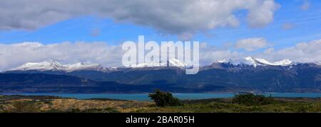 Vista di Cerro Monumento Moore, Golfo dell'Ammiraglio Montt, Puerto Natales città, Patagonia, Cile, Sud America Foto Stock