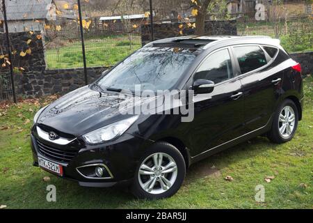 Hyundai Tucson - IX 35 4wd, SUV 4x4, auto fuoristrada. Cerchi in lega, tettuccio apribile panoramico. Telecamera retromarcia, cambio automatico, sensori di parcheggio - isolati in s. Foto Stock