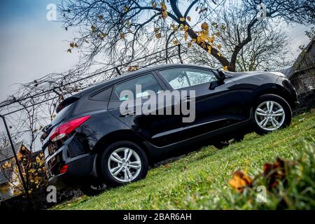 Hyundai Tucson - IX 35 4wd, SUV 4x4, auto fuoristrada. Cerchi in lega, tettuccio apribile panoramico. Telecamera retromarcia, cambio automatico, sensori di parcheggio - isolati in s. Foto Stock