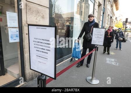 PARIGI LOCKDOWN 10TH GIORNO Foto Stock