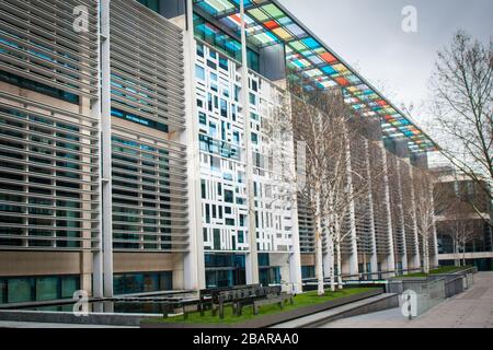 Logo Home Office e stemma presso l'ingresso principale - Dipartimento del governo britannico a Westminster Foto Stock