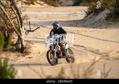 Cyclette su una duna di sabbia Foto Stock