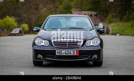 Mercedes Benz C Class, modello W203 - anno 2004, equipaggiamento di avanguardia, cerchi in lega AMG, angolo conducente con ruote sterzanti, freni a disco ventilati, 18 Foto Stock