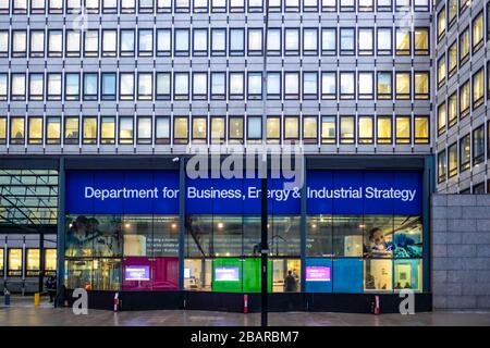 Reparto per le aziende, l'energia e la strategia industriale. Dipartimento governativo del Regno Unito su Victoria Street, Westminster Foto Stock