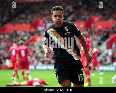 Kieran Richardson di Fulham scappare per festeggiare il secondo goal Foto Stock