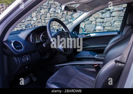 Cluj-Napoca, Romania - 21 luglio 2018 : Mercedes-Benz ML-Class ML500 SUV test drive on. Equipaggiamento Avantgarde, interni in pelle, cambio automatico, foto Foto Stock