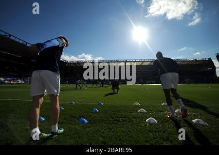 I giocatori di Birmingham City si riscaldano prima della partita Foto Stock