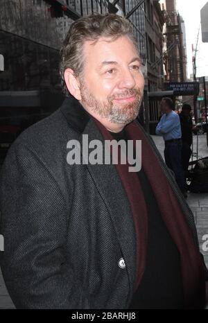 ***FILE PHOTO*** NY Knicks Proprietario, James Dolan, Prove positive per Coronavirus e in Auto isolamento. NEW YORK, NY - GENNAIO 20: Il Presidente e CEO di Cablevision Systems Corporation James L. Dolan ha notato lasciare 'Good Day New York' dopo la performance musicale con la sua band JD & The Straight Shot a New York, New York, il 20 gennaio 2016. Credito fotografico: Rainmaker Photo/MediaPunch Foto Stock