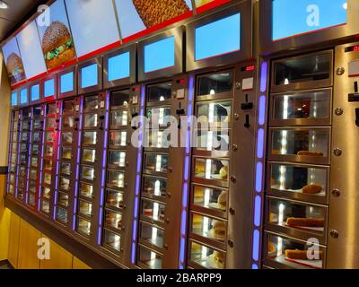 distributore automatico di strada per panini e fast food ad amsterdam holland Foto Stock