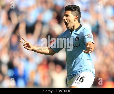 Sergio Aguero di Manchester City festeggia il secondo goal Foto Stock