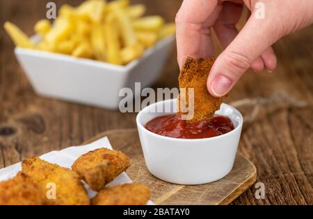 Pepite di pollo come shot dettagliato (messa a fuoco selettiva) Foto Stock