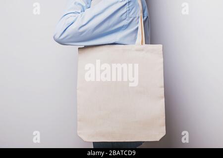 Borsa tote in cotone bianco eco, design mockup. Foto Stock