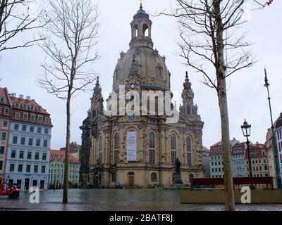 Dresden Frauenkirche während Coronavirus Leerer Neumarkt Tourismus Corona Lockdown Virus Ausgangssperre Kontaktsperre Foto Stock