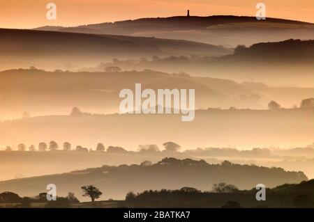 Hardy's Monument dal castello di Lamberts, Marshwood vale, Dorset, Inghilterra Foto Stock