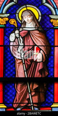Saint-Adresse, Francia - 15 agosto 2019: Vetrate nella Cappella di Notre-Dame-des-flots (1857) a Sainte Adresse, le Havre, Francia, raffigurante sai Foto Stock