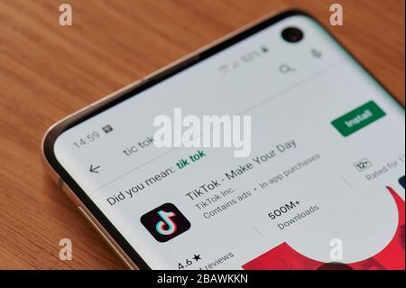 New-York , USA - 29 marzo 2020: Applicazione mobile Tiktok su google store vista ravvicinata Foto Stock