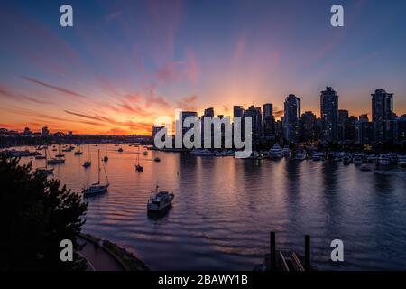 Skyline di Yorktown Vancouver al tramonto, British Columbia, Canada Foto Stock