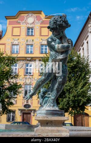 Primo piano della Fontana di Marien a Neuburg/Danubio, Germania/Europa Foto Stock