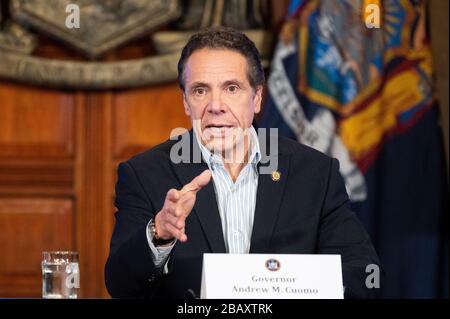 Albany, New York, Stati Uniti. 29th Mar, 2020. 29 marzo 2020 - Albany, NY, Stati Uniti: Il governatore di New York Andrew Cuomo (D) parla ad una conferenza stampa al Campidoglio. (Foto di Michael Brochstein/Sipa USA) Credit: Sipa USA/Alamy Live News Foto Stock