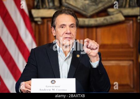 Albany, New York, Stati Uniti. 29th Mar, 2020. 29 marzo 2020 - Albany, NY, Stati Uniti: Il governatore di New York Andrew Cuomo (D) parla ad una conferenza stampa al Campidoglio. (Foto di Michael Brochstein/Sipa USA) Credit: Sipa USA/Alamy Live News Foto Stock