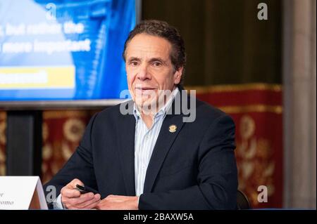 Albany, NY, Stati Uniti. 29 marzo 2020. 29 marzo 2020 - Albany, NY, Stati Uniti: Il governatore di New York ANDREW CUOMO (D) parla alla conferenza stampa al Campidoglio dello Stato. Credit: Michael Brochstein/ZUMA Wire/Alamy Live News Foto Stock