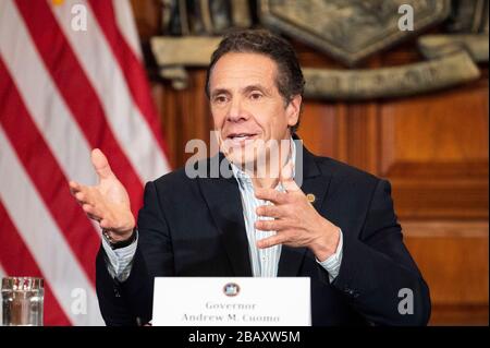 Albany, NY, Stati Uniti. 29 marzo 2020. 29 marzo 2020 - Albany, NY, Stati Uniti: Il governatore di New York ANDREW CUOMO (D) parla alla conferenza stampa al Campidoglio dello Stato. Credit: Michael Brochstein/ZUMA Wire/Alamy Live News Foto Stock