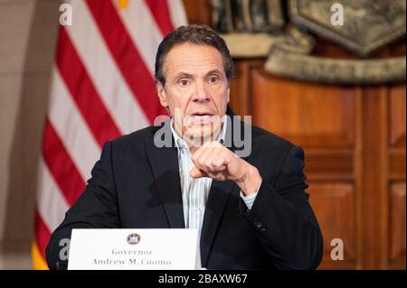 Albany, NY, Stati Uniti. 29 marzo 2020. 29 marzo 2020 - Albany, NY, Stati Uniti: Il governatore di New York ANDREW CUOMO (D) parla alla conferenza stampa al Campidoglio dello Stato. Credit: Michael Brochstein/ZUMA Wire/Alamy Live News Foto Stock