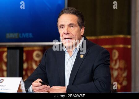 Albany, NY, Stati Uniti. 29 marzo 2020. 29 marzo 2020 - Albany, NY, Stati Uniti: Il governatore di New York ANDREW CUOMO (D) parla alla conferenza stampa al Campidoglio dello Stato. Credit: Michael Brochstein/ZUMA Wire/Alamy Live News Foto Stock