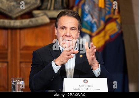 Albany, NY, Stati Uniti. 29 marzo 2020. 29 marzo 2020 - Albany, NY, Stati Uniti: Il governatore di New York ANDREW CUOMO (D) parla alla conferenza stampa al Campidoglio dello Stato. Credit: Michael Brochstein/ZUMA Wire/Alamy Live News Foto Stock