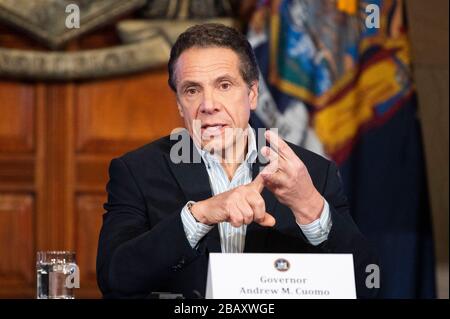 Albany, NY, Stati Uniti. 29 marzo 2020. 29 marzo 2020 - Albany, NY, Stati Uniti: Il governatore di New York ANDREW CUOMO (D) parla alla conferenza stampa al Campidoglio dello Stato. Credit: Michael Brochstein/ZUMA Wire/Alamy Live News Foto Stock