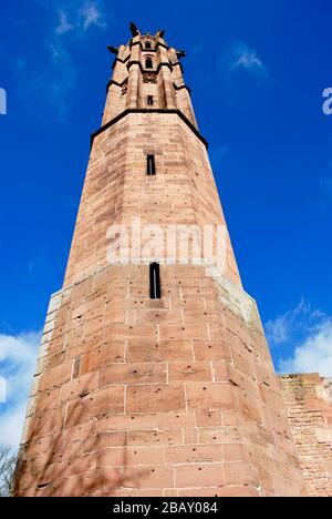 L'abbazia di Limburg (Klosterruine Limburg) è un'abbazia in rovina nei pressi di Bad Dürkheim, ai margini della foresta di Palatinato in Germania. Campanile della chiesa in mattoni Foto Stock