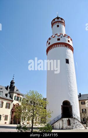 Il castello di Bad Homburg (Schloss Bad Homburg) è un castello e un palazzo nella città tedesca di Bad Homburg vor der Höhe, in Germania. La Torre Bianca (Weißer Turm) Foto Stock